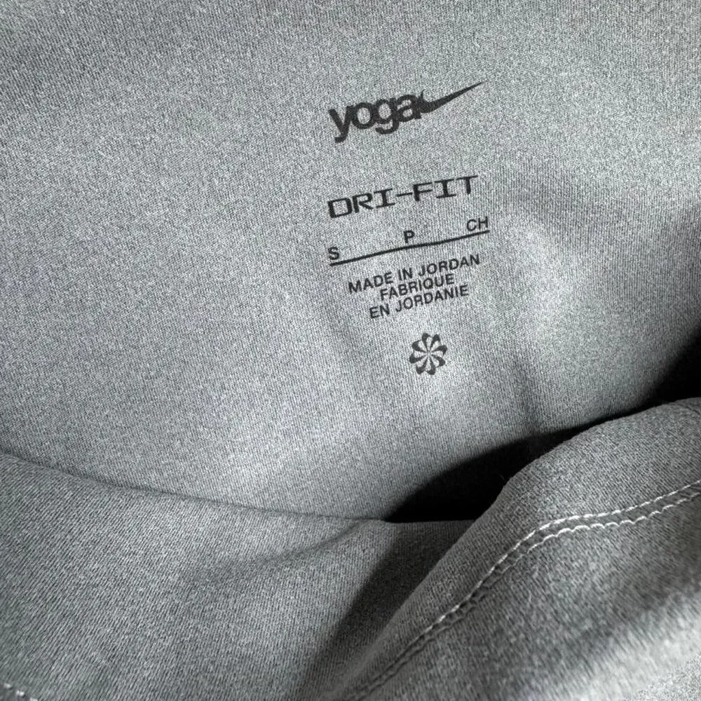 Nike Women's Grey and Green Leggings